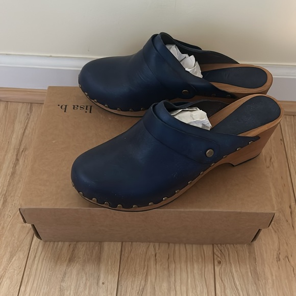 Lisa B Baltic blue leather clogs with wood heel 2 1/2”-3” at back - Picture 4 of 7